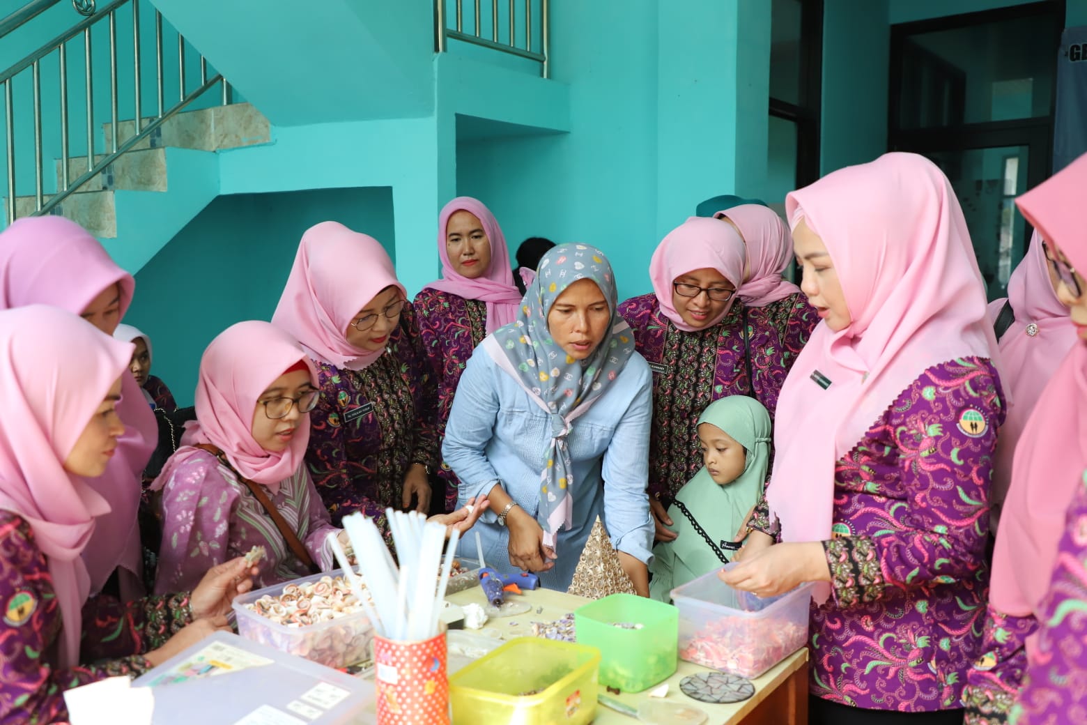 Kunjungi Pengrajin UMKM di Kota Serang, Ketua Ikawati BPN Banten Dorong Agar Produk Dapat Dipasarkan Melalui Marketplace .